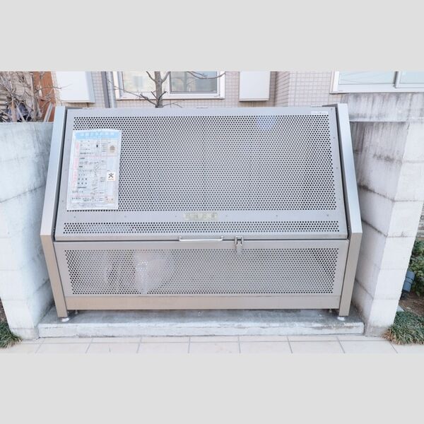 ロビン本郷105号室 ゴミ置き場