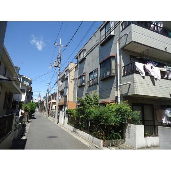 マンション・ナガセ202号室 エントランス