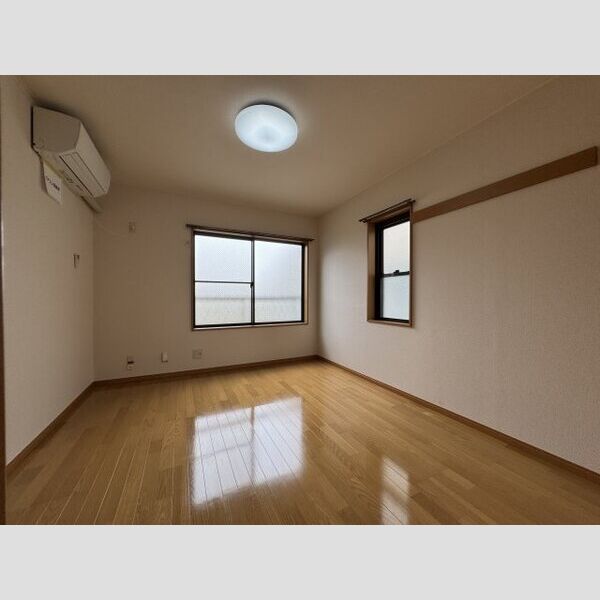 アーカスK　Ⅴ 2面の窓で明るいお部屋です♪