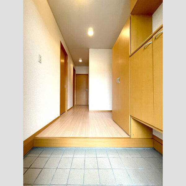 コアロード101号室 玄関