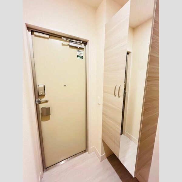 クローネ湘南105号室 玄関