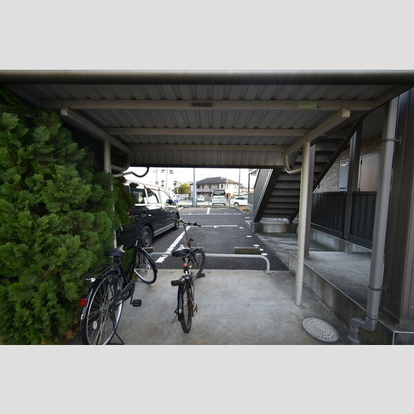 セジュールかやの樹 屋根付き駐輪場