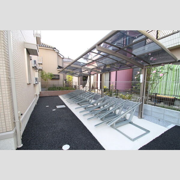 シトロンフレアⅢ 屋根付き駐輪場(世帯3台分!)