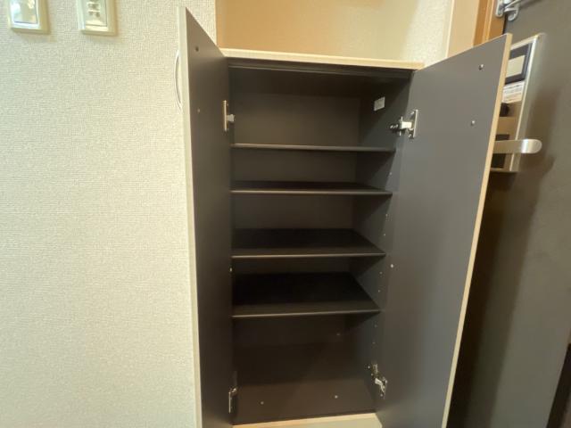 リュミエール 下駄箱