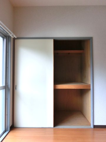 アムールキタイ0102号室 洋室１　収納　※現況優先