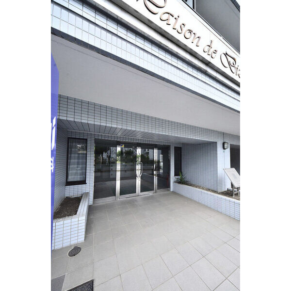 メゾン・ド・ビザール エントランス