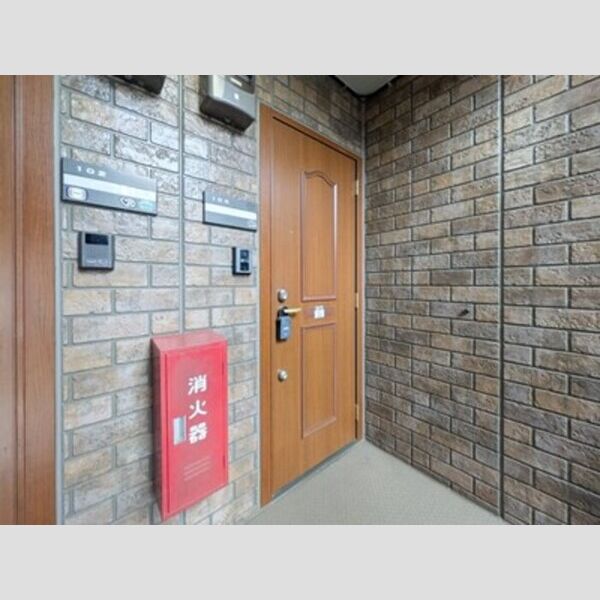 ピュア　調103号室 玄関