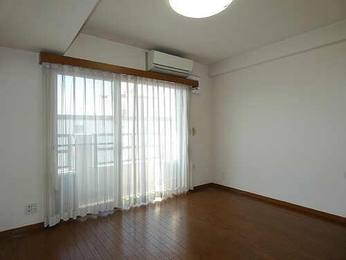 ライオンズマンション渋谷道玄坂 リビングダイニング　※内装前、カーテン撤去予定