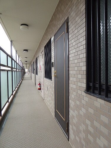 ライオンズマンション船橋三咲2階 ２階共用通路　※前回募集時2024年6月の写真