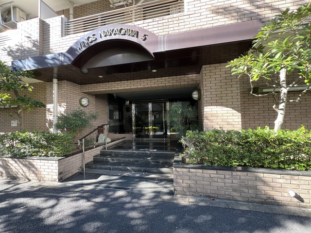 ウイングス中川５ビル エントランス