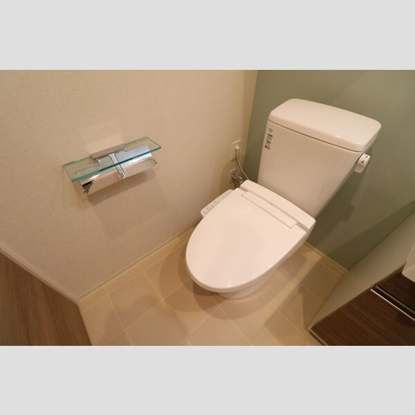 ゲートレジデンス鶴見305号室 トイレ