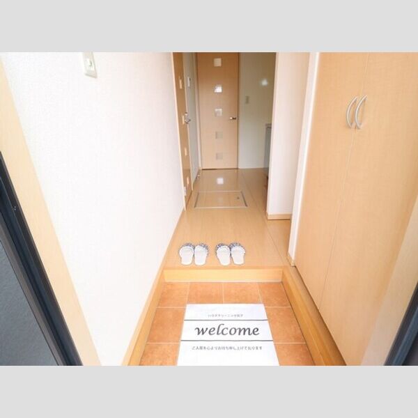 ヴィラ・グランメール108号室 玄関