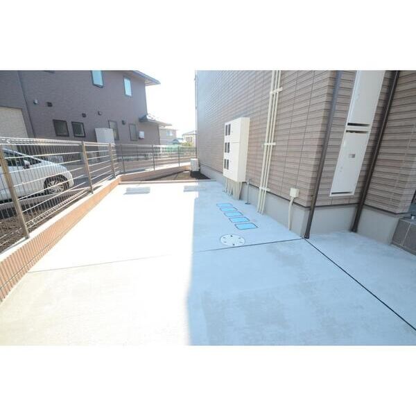 メルヴェーユ南林間101号室 駐車場