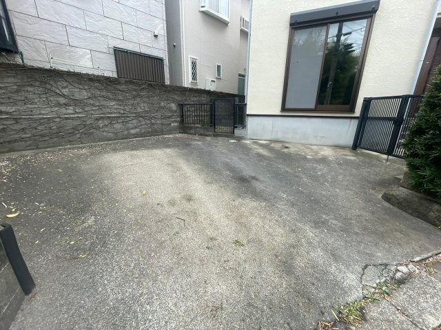 池子1丁目戸建 駐車場