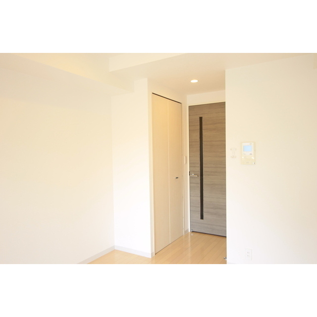 ドゥーエ新川崎0202号室 リビング