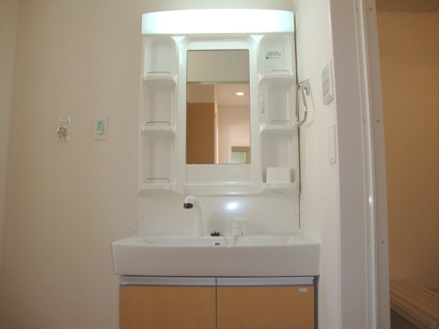 Ｍａｊｅｓｔｉｃ　ｇａｒｄｅｎ101号室 シャンプードレッサー