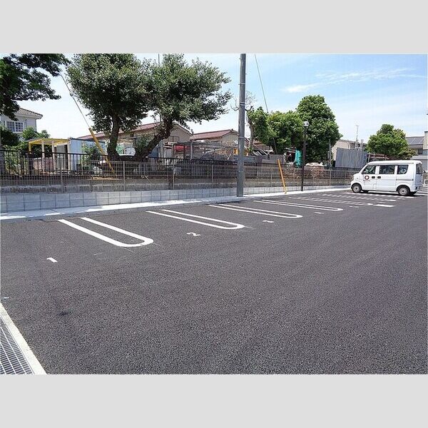 グラン シャルール101号室 駐車場