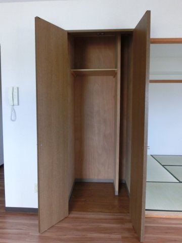 ベルウッド白百合2A号室 リビング　収納　※現況優先