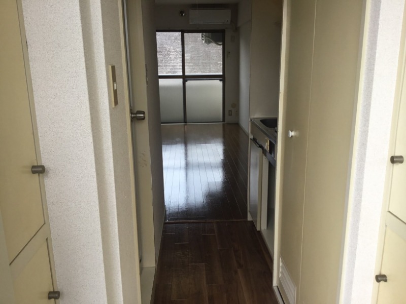 ユートピア河辺4階 玄関