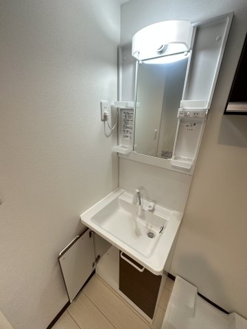 ベイルーム湘南台205号室 シャワー付き洗面台ですごく便利！！ 