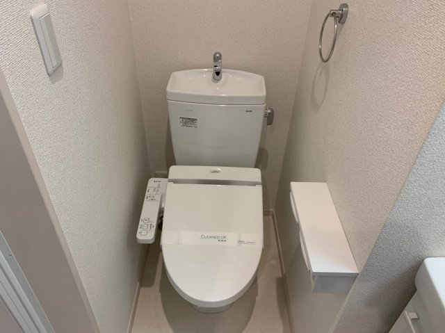 ベイルーム百合ヶ丘302号室 トイレ