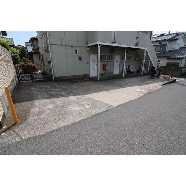 メゾンベル 駐車場