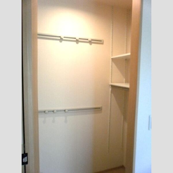 カーサ フィオーレ102号室 ワンステップクローゼット♪