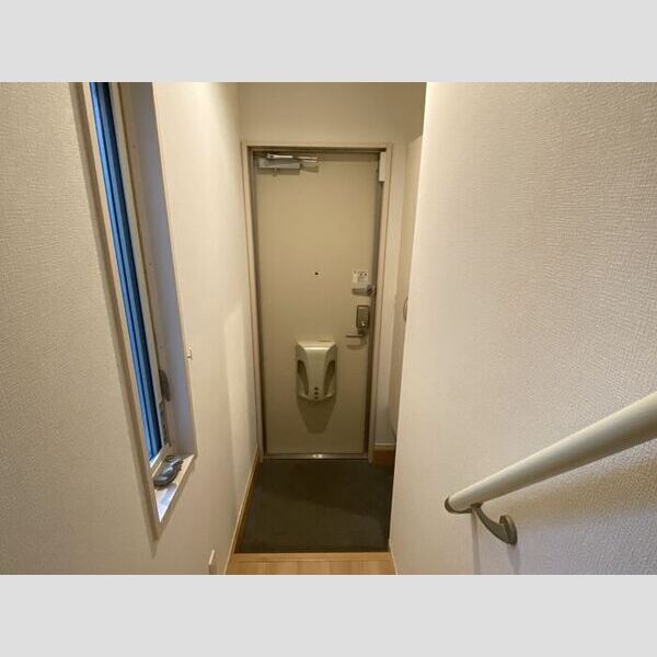 コンフォールアビテ 201号室玄関