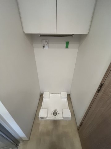 びゅうリエット横浜東神奈川207号室 室内洗濯機置場　※別号室の参考写真です(現況優先・仕様違いの場合あり)