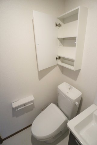 ブリーゼ磯子203号室 トイレ