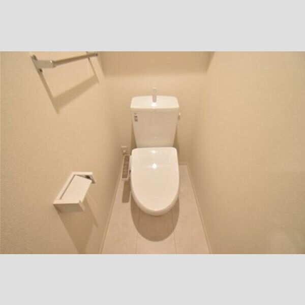 ヒルズ萩山106号室 トイレ