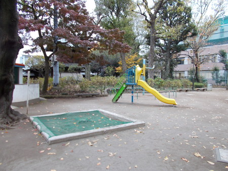 アソシエール文京白山 【公園】白山公園まで621ｍ