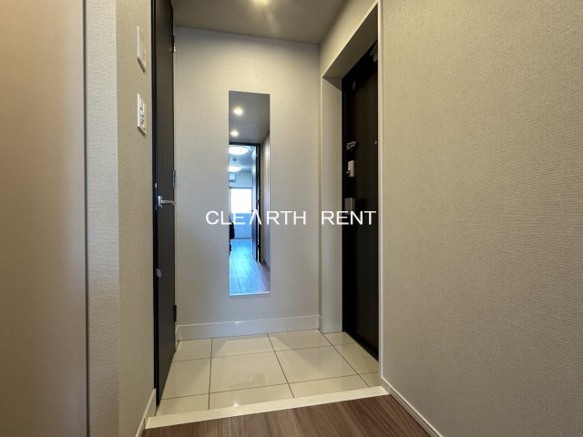 コンシェリア目黒本町 ＴＨＥ ＲＥＳＩＤＥＮＣＥ4階 タイル張りの玄関/姿見ミラー付き