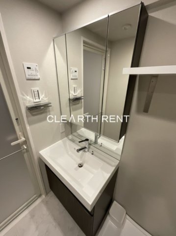 コンシェリア門前仲町 ＡＱＵＡ ＶＥＲＴ1階 裏収納付き独立洗面台