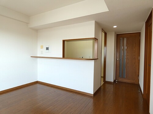 ライオンズマンション渋谷道玄坂 リビングダイニング　別角度　※内装前