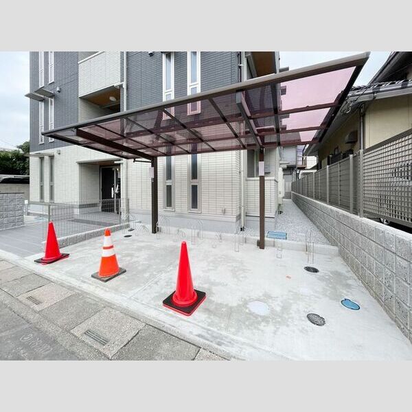 Gloire Court102号室 駐輪場