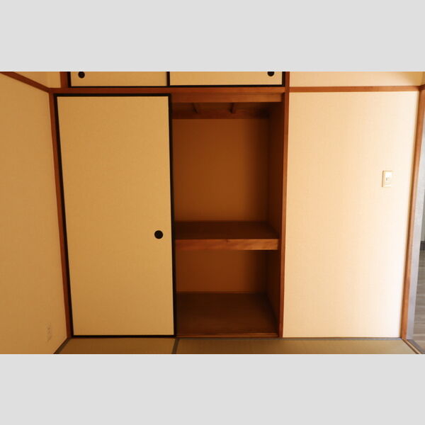 ファーストコーポ幕張本郷0309号室 押入