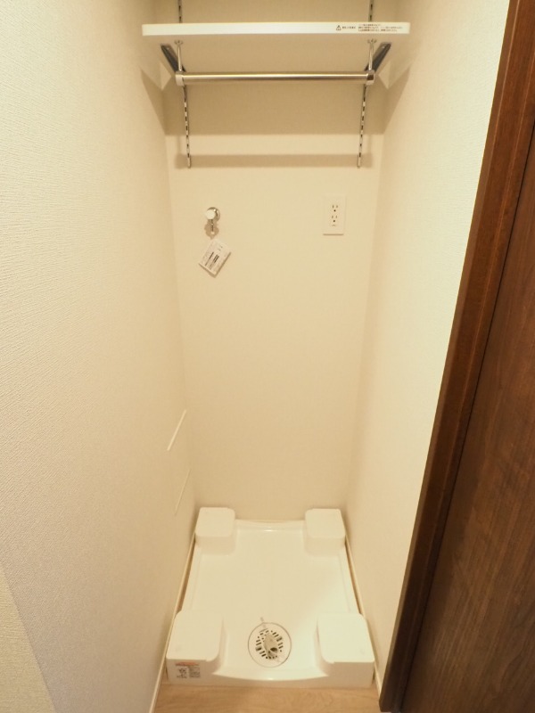 ドゥーエ梅屋敷1階 洗濯機置き場