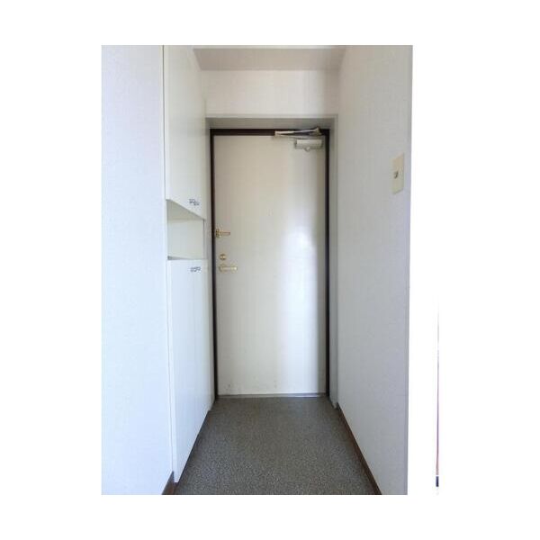 サンモール1番館B棟 玄関