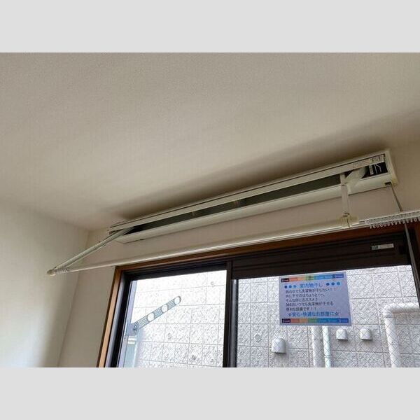 サン ヴィクトワール203号室 室内物干し