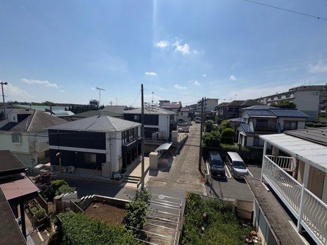 丘の上の、ソレイユと青い空。 バルコニーからの見晴らしは解放感満点！