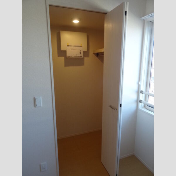 グリーンパレス宮沢 衣類がたくさんしまえるウォークインクローゼット♪