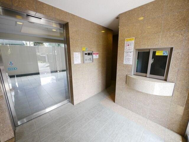 バージュアル浦和ウエスト エントランス