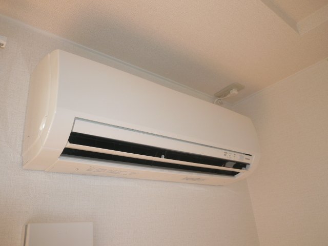 ヴィアーレ・ガーナ103号室 エアコン