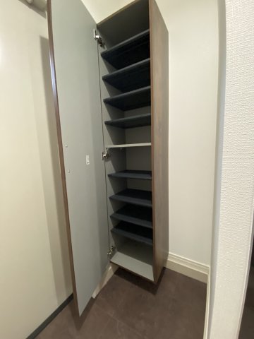 ヴィラージュ中山203号室 玄関