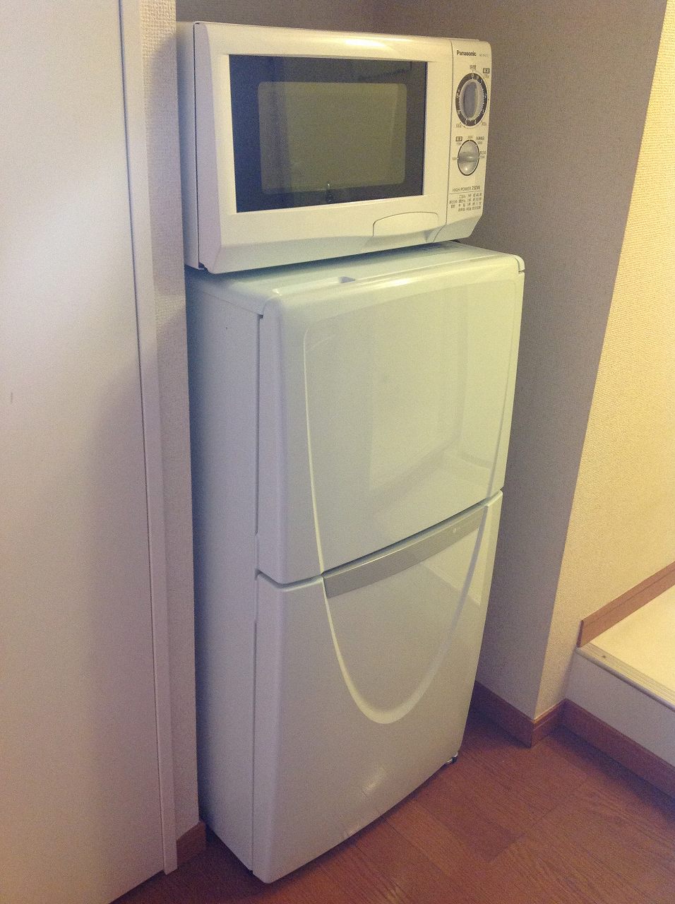 レオパレスミモザ202号室 冷蔵庫・電子レンジ