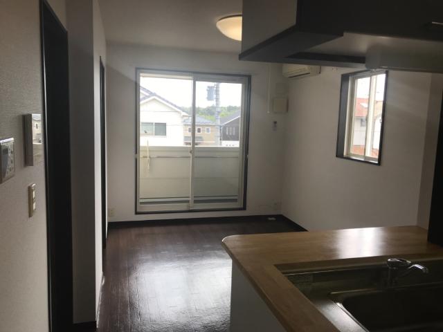 リリー・オブ・ザ・バレー201号室 リビング