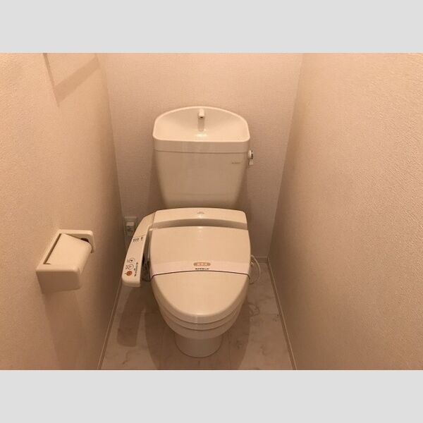 シャルマン・ドミール202号室 トイレ　温水洗浄暖房便座