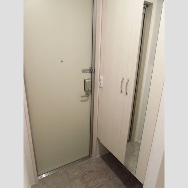 トップXI202号室 玄関