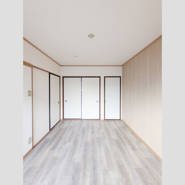 ヴァンベール東川口　Ⅴ105号室 洋室